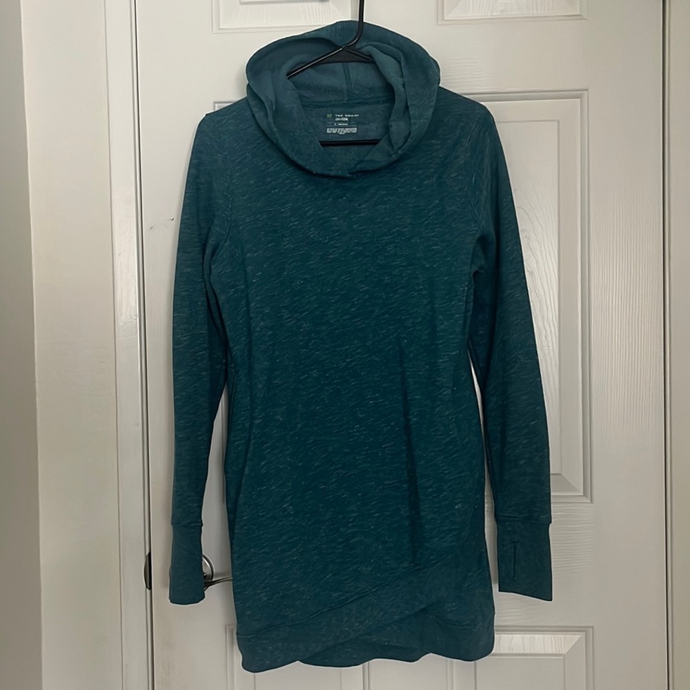 TEK GEAR DRYTEK teal DRESS AND HOODIE long sleeved with pockets.